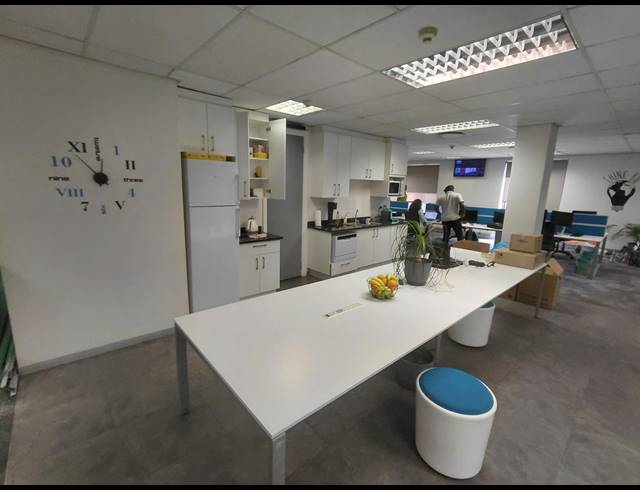 275M² OFFICE TO LET IN MAGALIESSIG